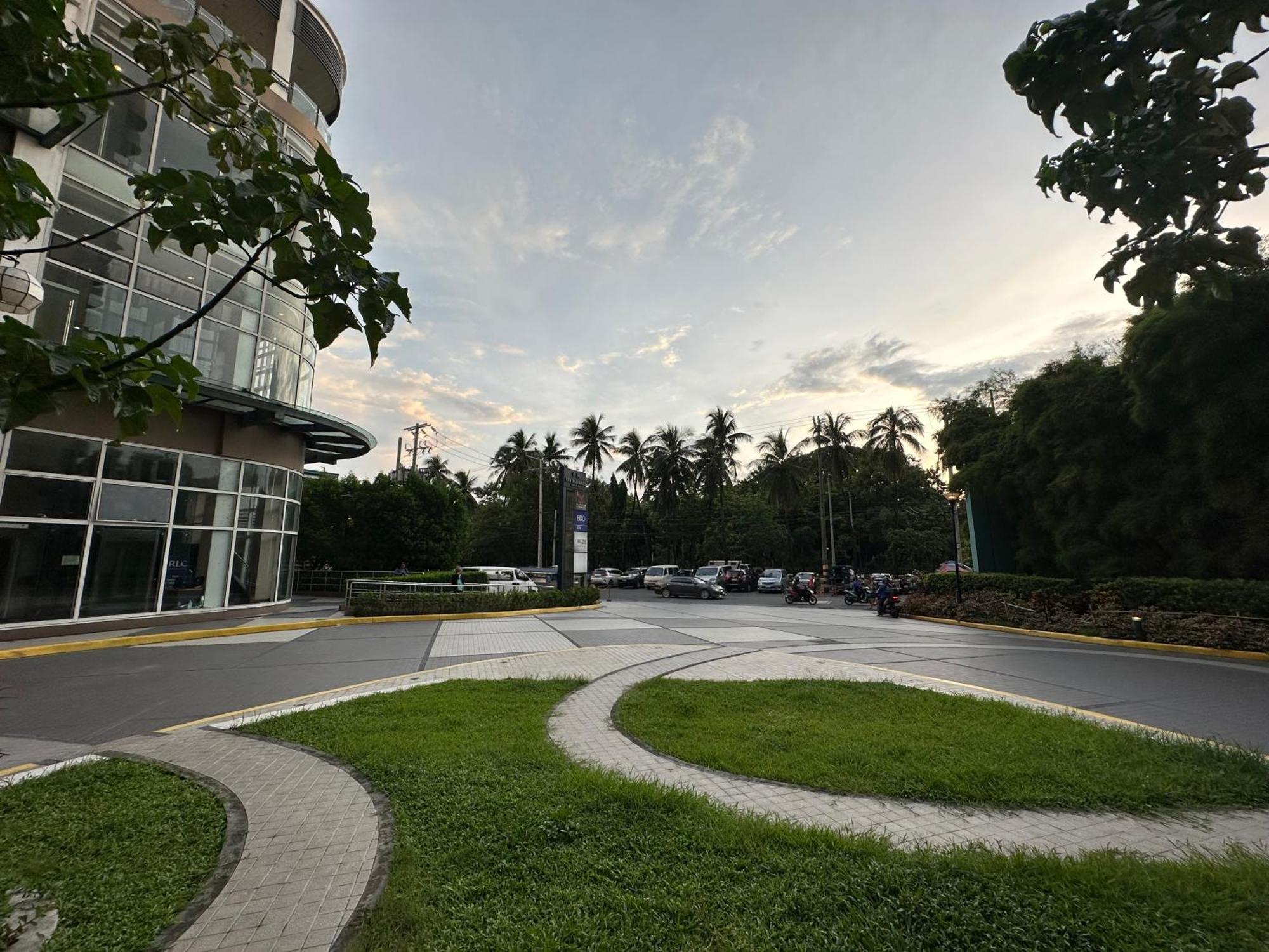 The Radiance Manila Bay Apartment Exterior photo
